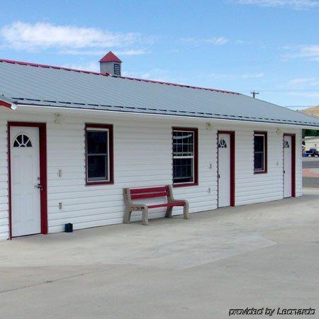 Motel Paintbrush Thermopolis